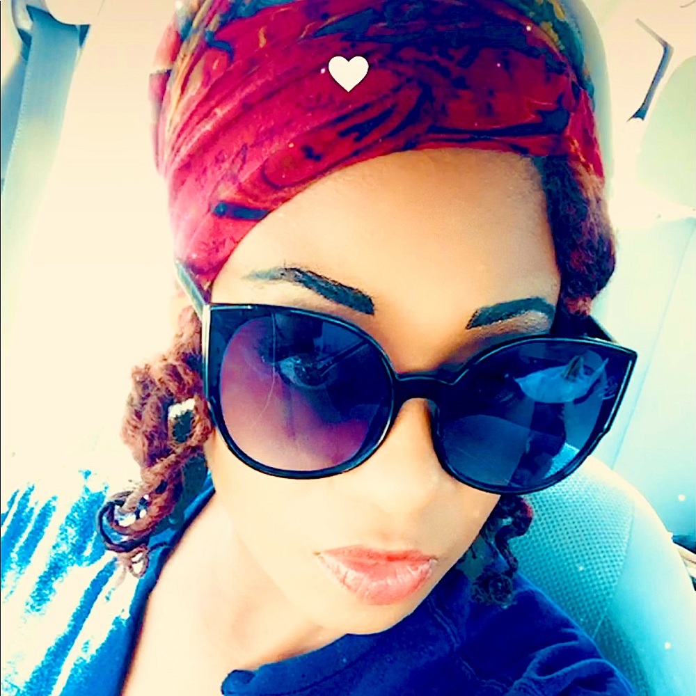 Meet your Posher, Monique